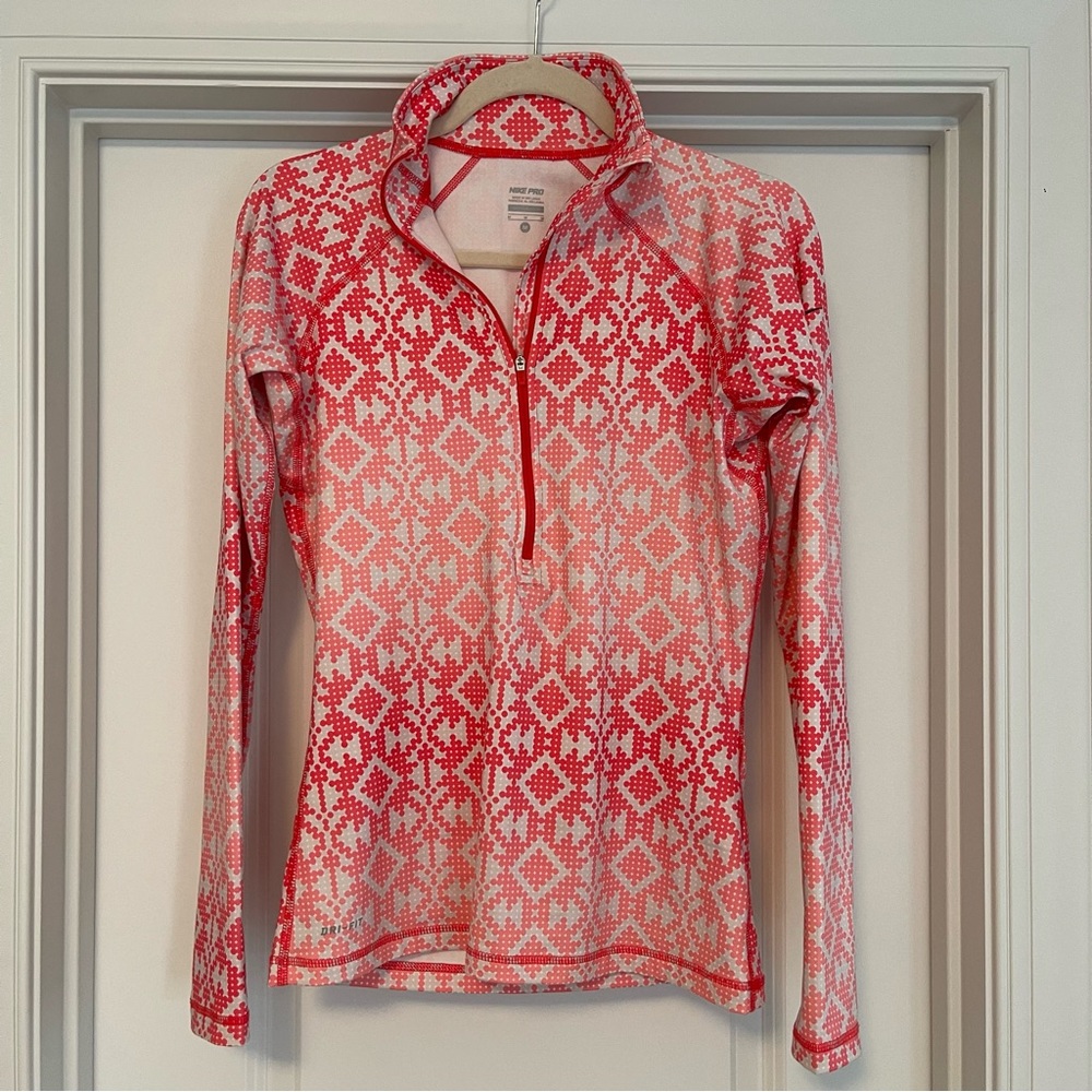 Women’s Nike top